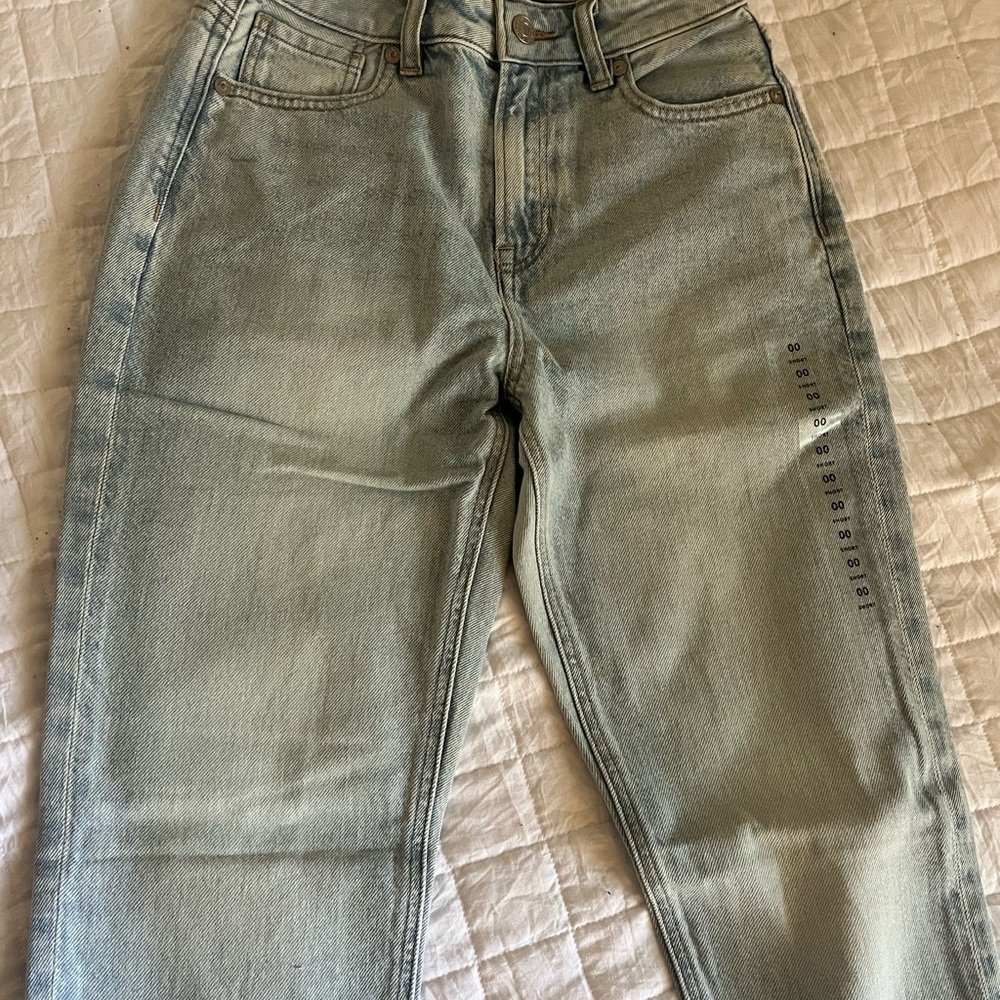 American Eagle Strigid Mom Jeans Light wash